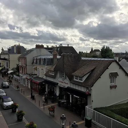De Paris 3*